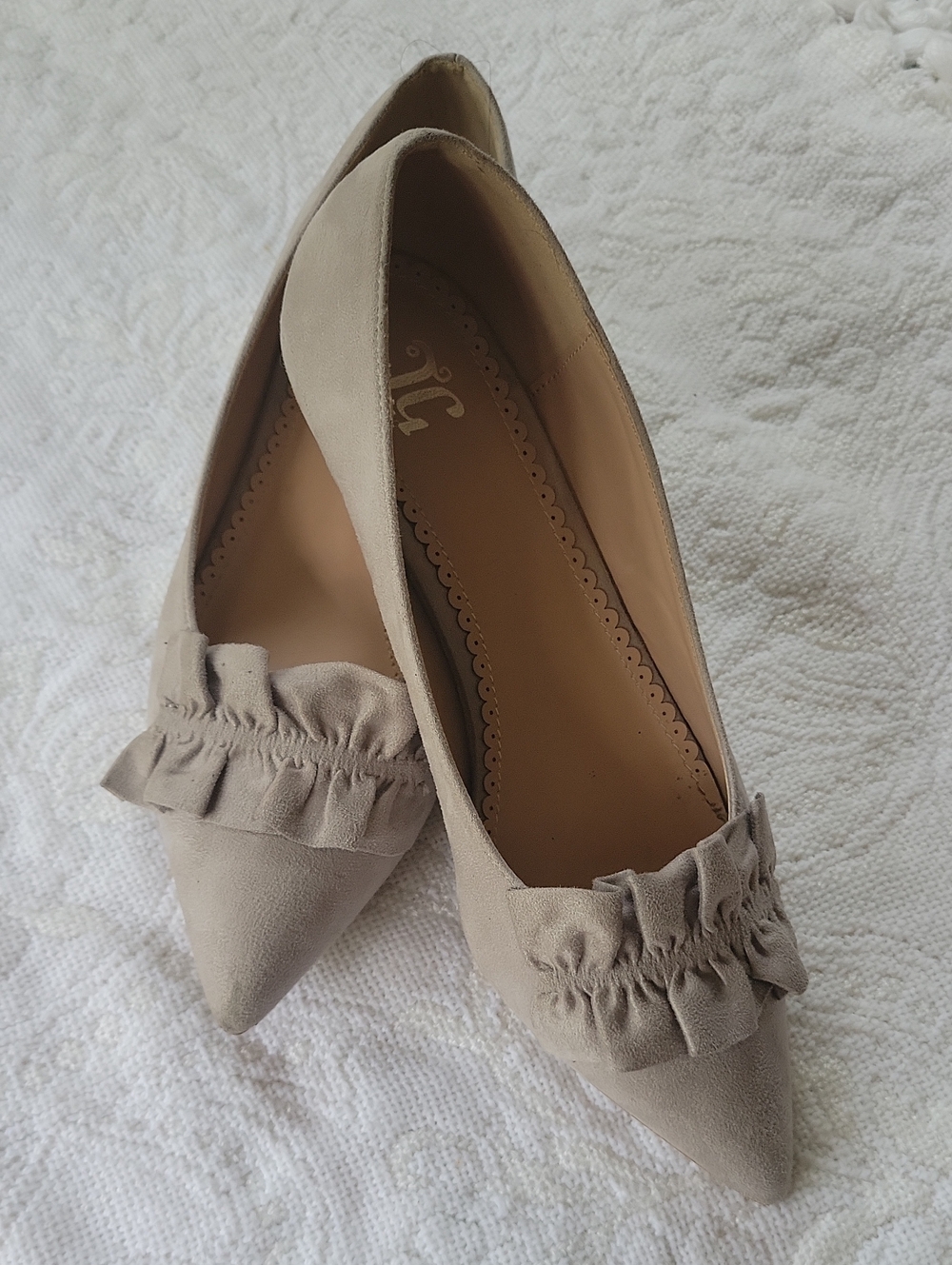 JG Pointed Toe kitten heels Light Grey Suede 7.5